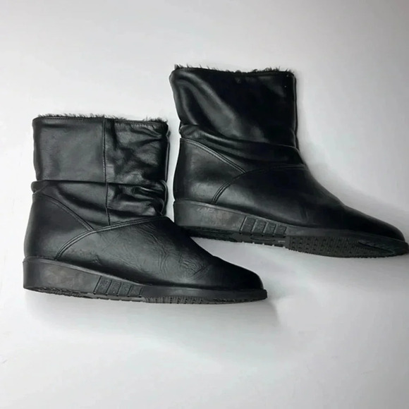 Canada Toe Warmers size 12m black boots - Picture 1 of 9
